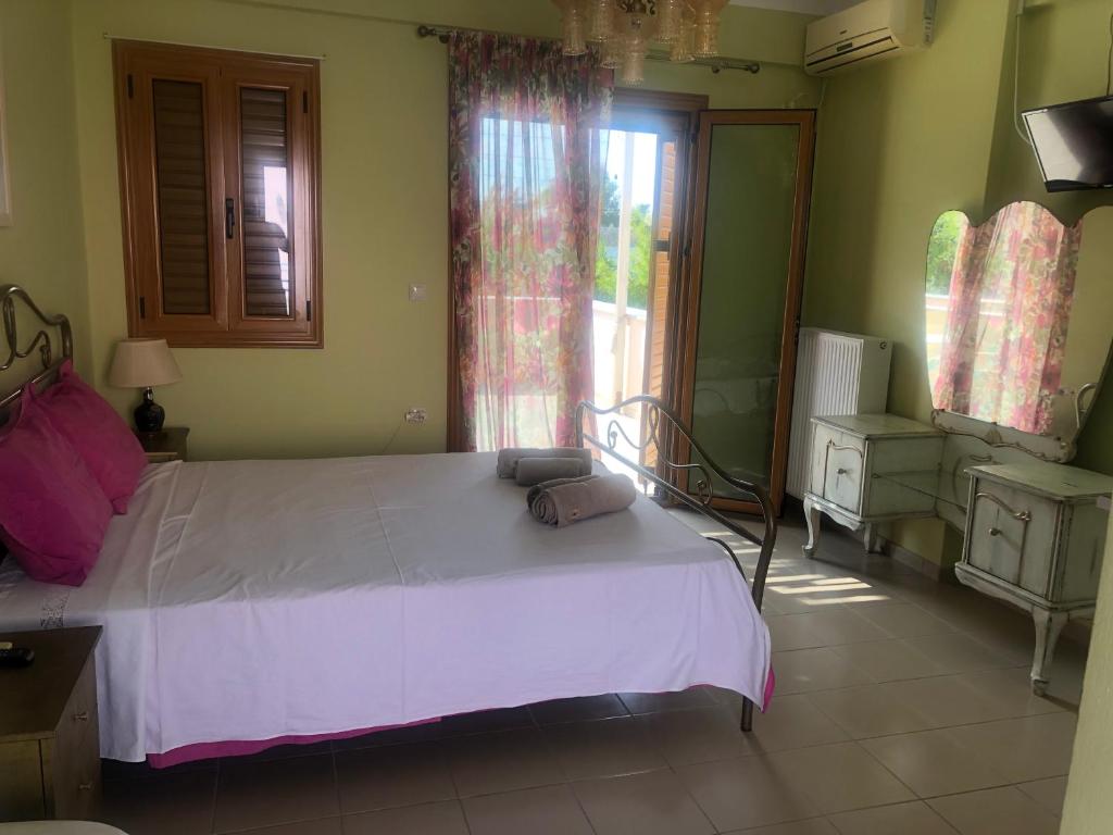 Aethrio Guesthouse room 5